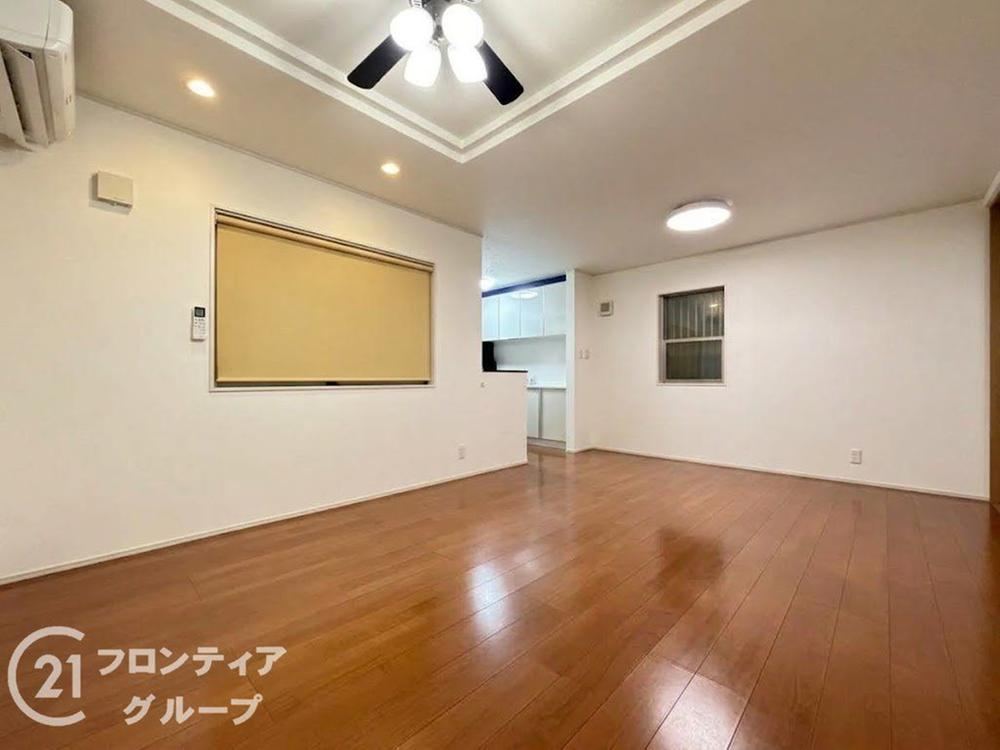 4LDK house in Hirakata, Osaka - Photo 1