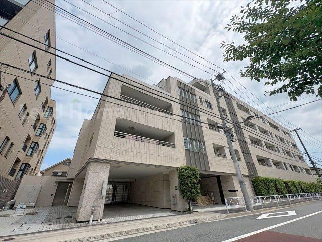 3LDK apartment in Meguro Ward, Tokyo - Photo 1