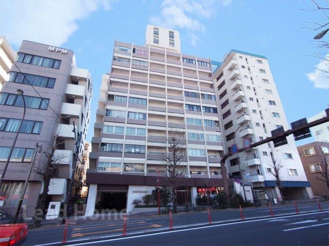 2LDK+S apartment in Meguro Ward, Tokyo - Photo 1