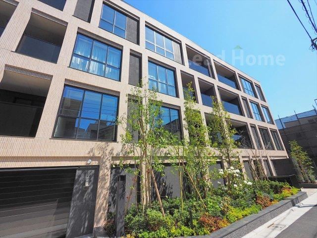 2LDK apartment in Meguro Ward, Tokyo - Photo 1