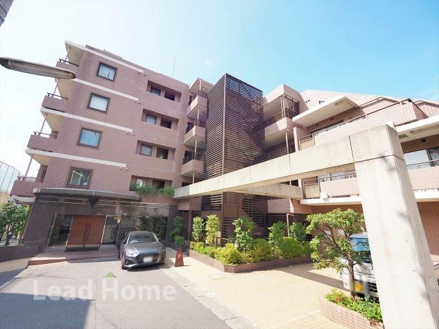 3LDK apartment in Shinagawa Ward, Tokyo - Photo 1
