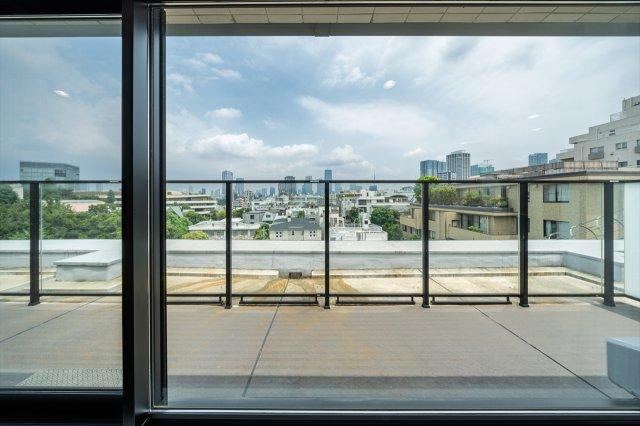 2LDK apartment in Minato Ward, Tokyo - Photo 1