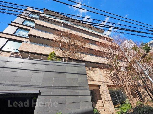 2LDK apartment in Minato Ward, Tokyo - Photo 1