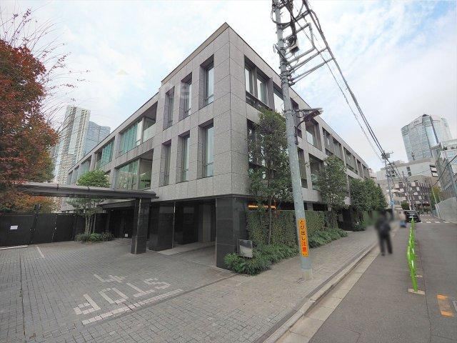 2LDK apartment in Minato Ward, Tokyo - Photo 1