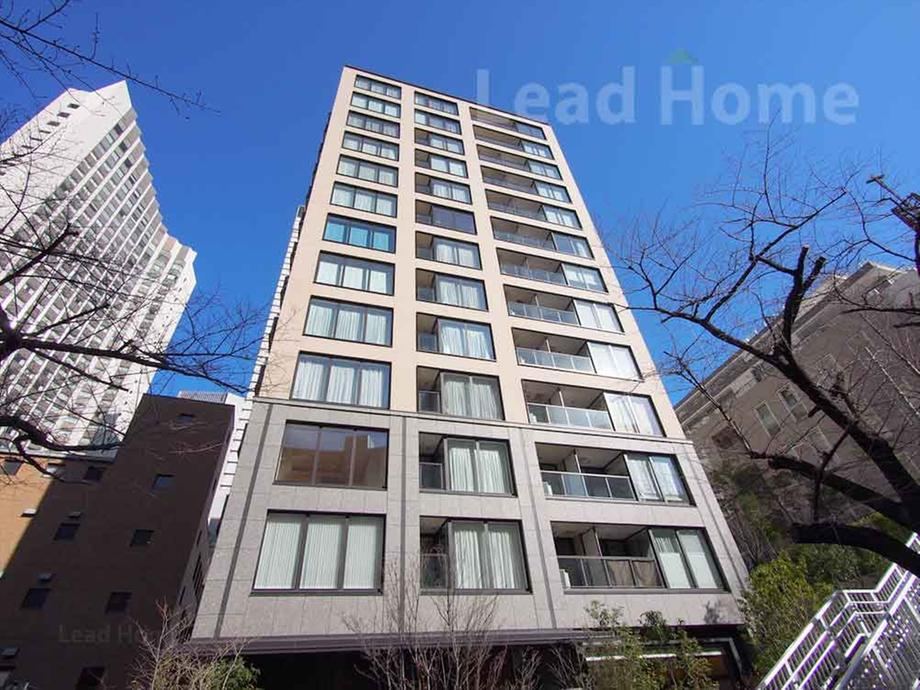 2LDK apartment in Minato Ward, Tokyo - Photo 1