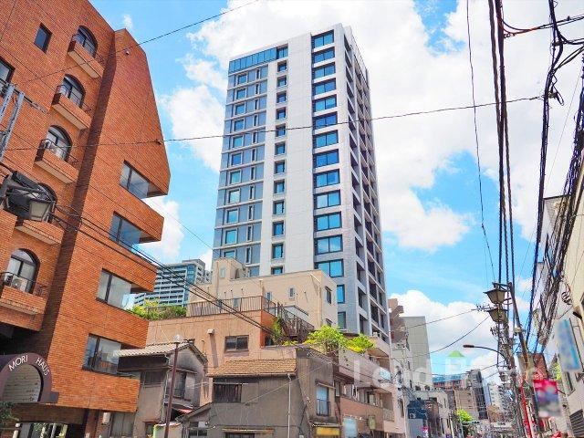 2LDK apartment in Minato Ward, Tokyo - Photo 1