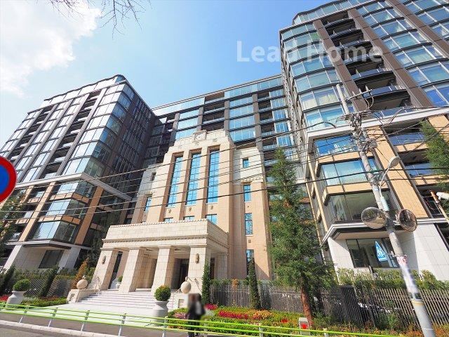 2LDK apartment in Minato Ward, Tokyo - Photo 1