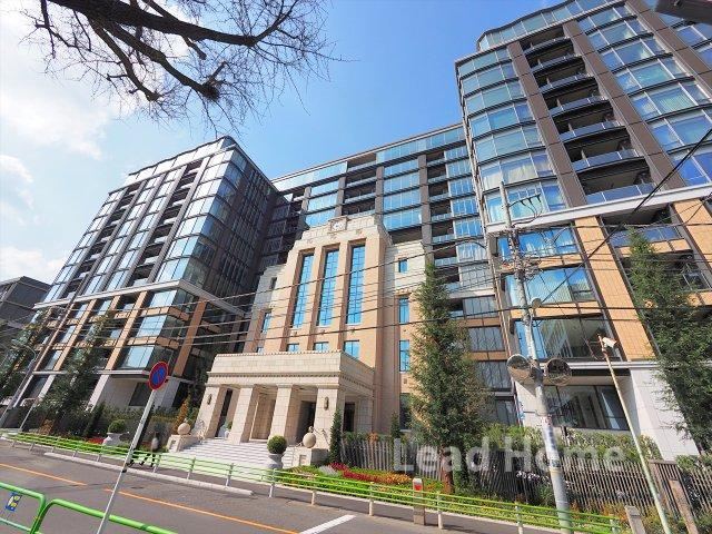 2LDK apartment in Minato Ward, Tokyo - Photo 1