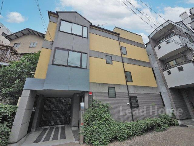 4LDK house in Minato Ward, Tokyo - Photo 1