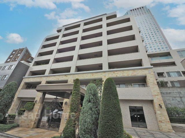 2LDK apartment in Minato Ward, Tokyo - Photo 1