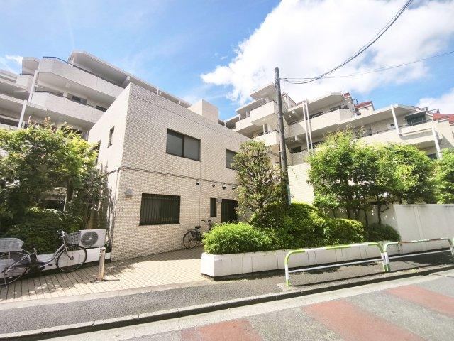 3LDK apartment in Setagaya Ward, Tokyo - Photo 1