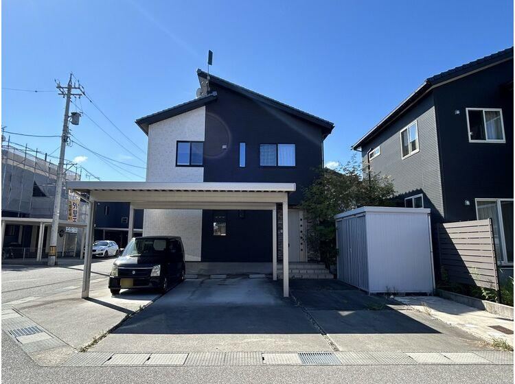 3LDK house in Komatsu, Ishikawa - Photo 1
