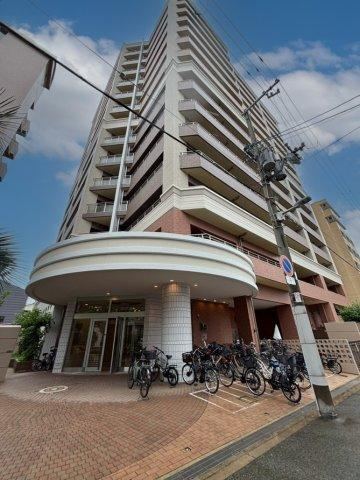 3LDK apartment in Kita Ward, Osaka - Photo 1