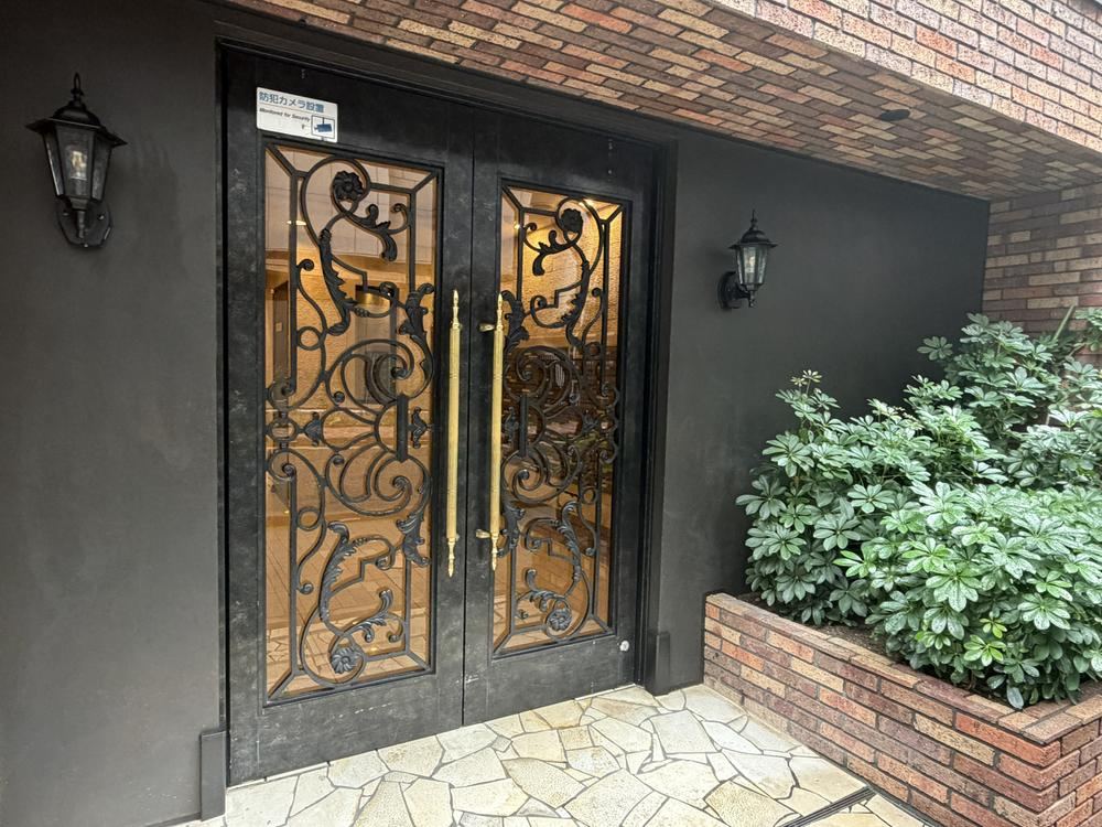 2LDK apartment in Chuo Ward, Tokyo - Photo 1