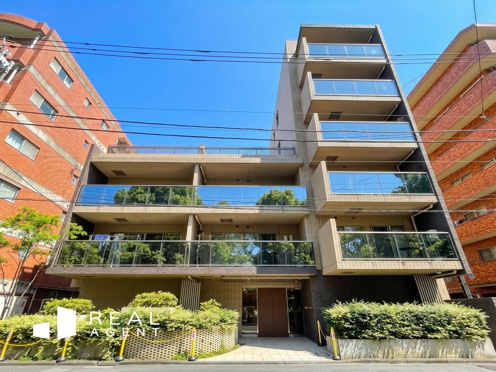 2LDK apartment in Shibuya Ward, Tokyo - Photo 1