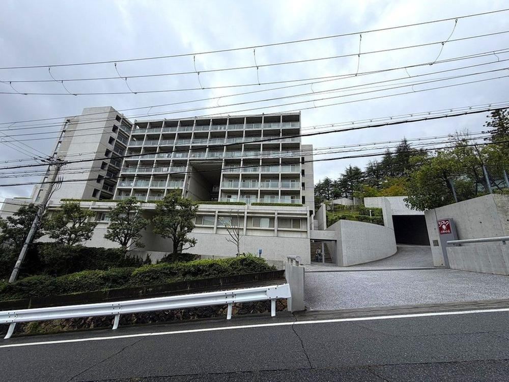 4LDK apartment in Nada Ward, Kobe, Hyogo - Photo 1