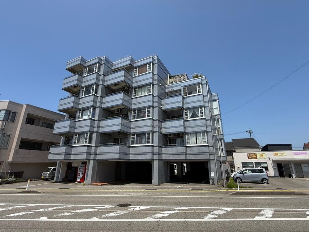 2LDK apartment in Hakusan, Ishikawa - Photo 1