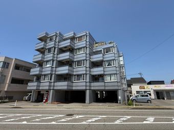 2LDK apartment in Hakusan