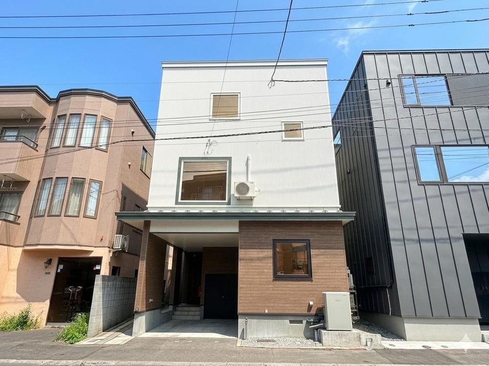 4LDK house in Chuo Ward, Sapporo, Hokkaido - Photo 1