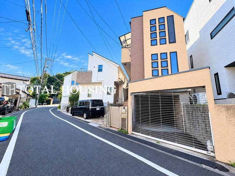 4LDK house in Suginami Ward, Tokyo - Photo 1