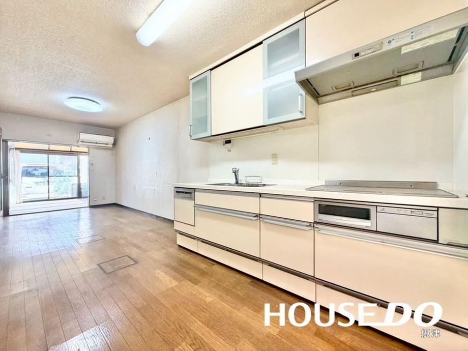 4LDK house in Settsu, Osaka - Photo 1