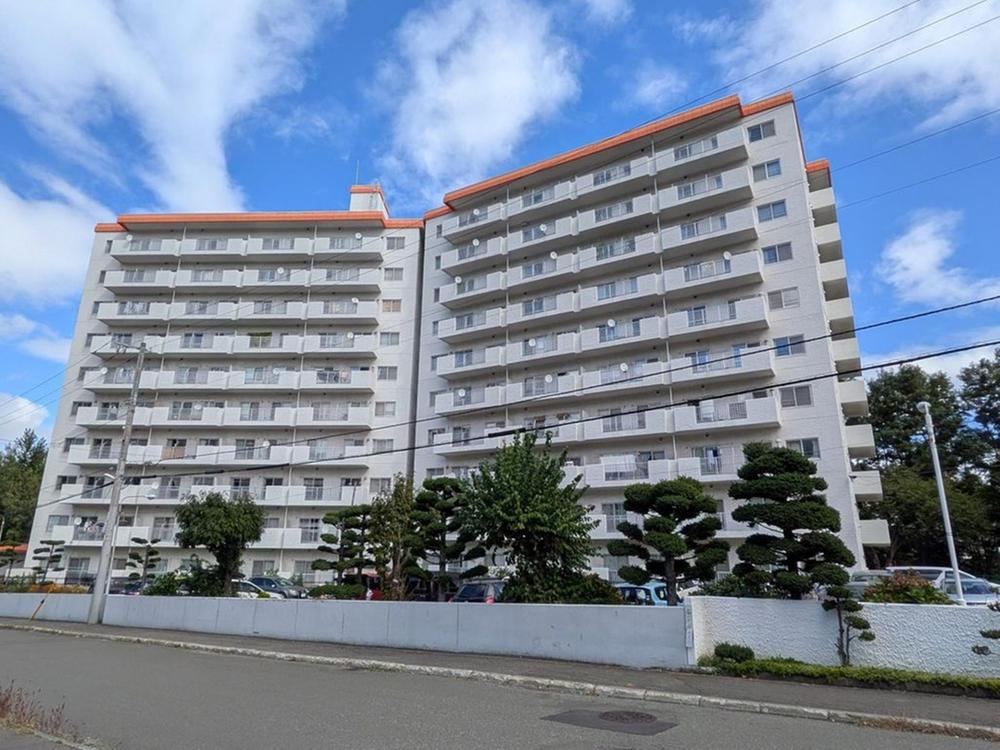 2LDK apartment in Minami Ward, Sapporo, Hokkaido - Photo 1