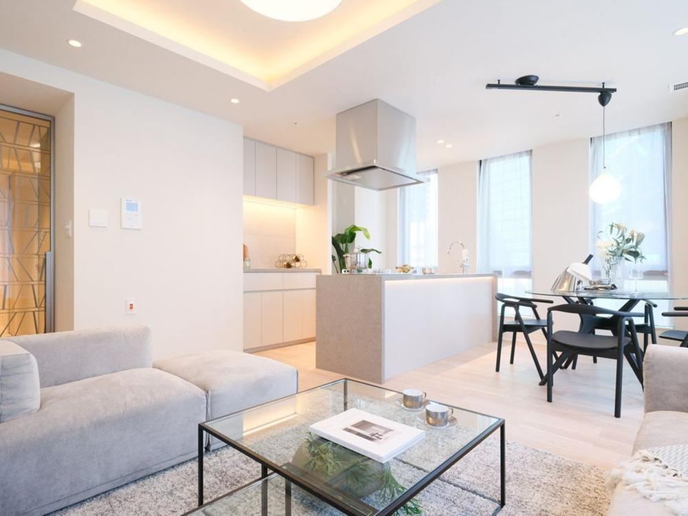 2LDK apartment in Minato Ward, Tokyo - Photo 1