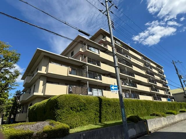 3LDK apartment in Nishinomiya, Hyogo - Photo 1