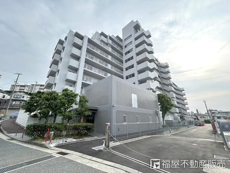 3LDK+S apartment in Tarumi Ward, Kobe, Hyogo - Photo 1