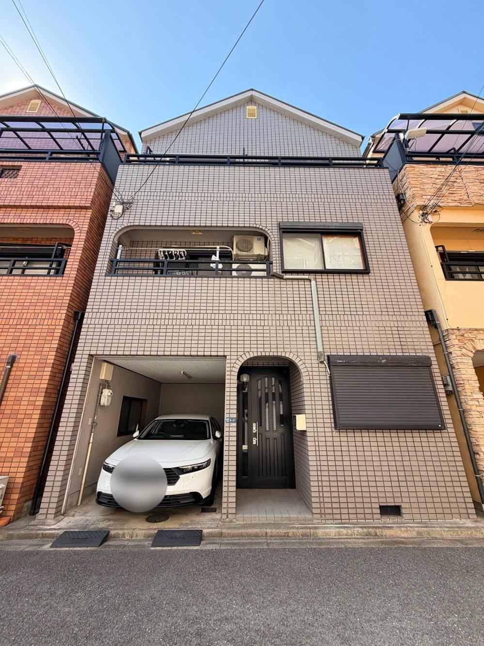 4LDK house in Higashiosaka, Osaka - Photo 1