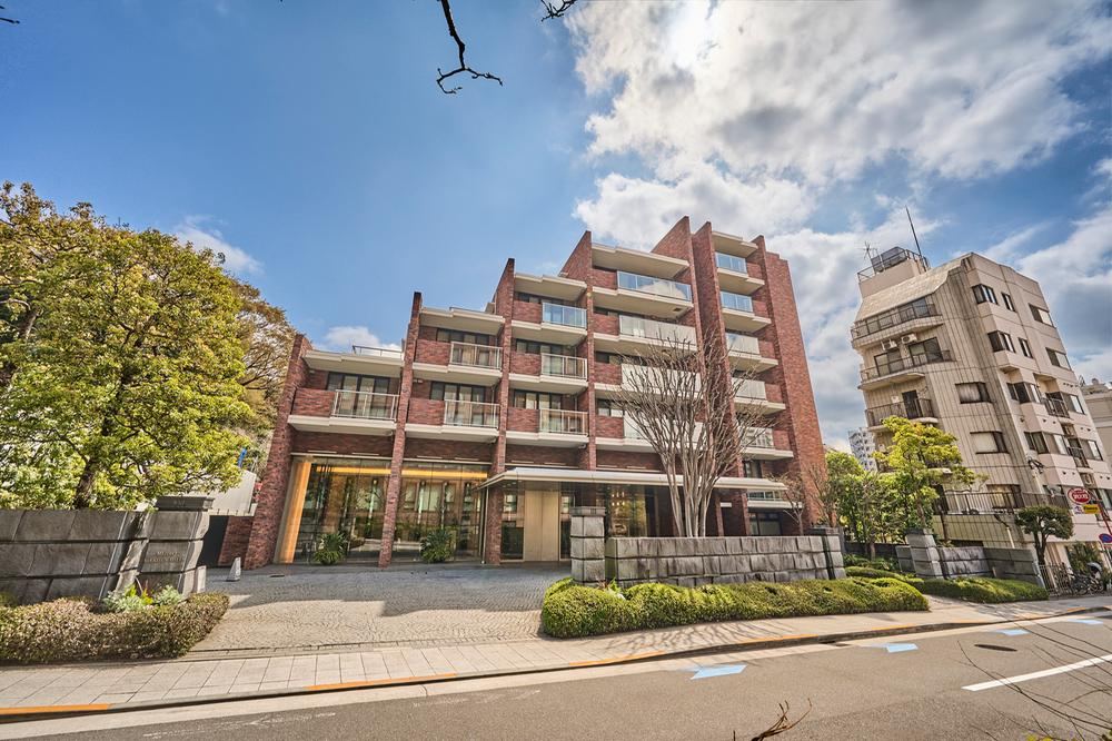 2LDK apartment in Toshima Ward, Tokyo - Photo 1