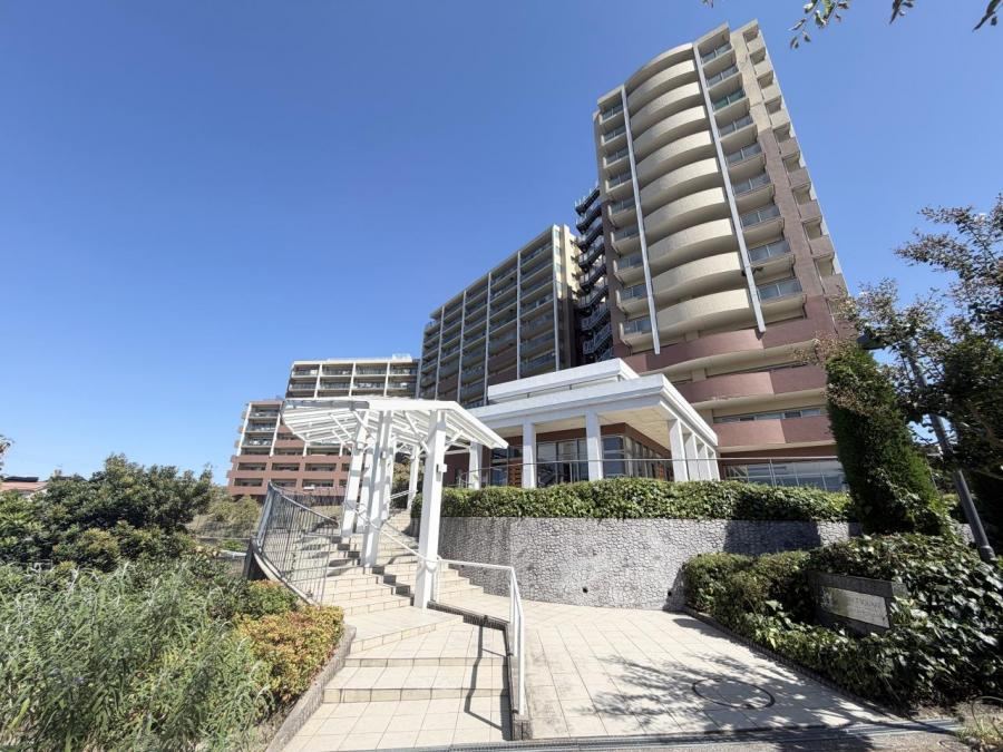 3LDK apartment in Hirakata, Osaka - Photo 1
