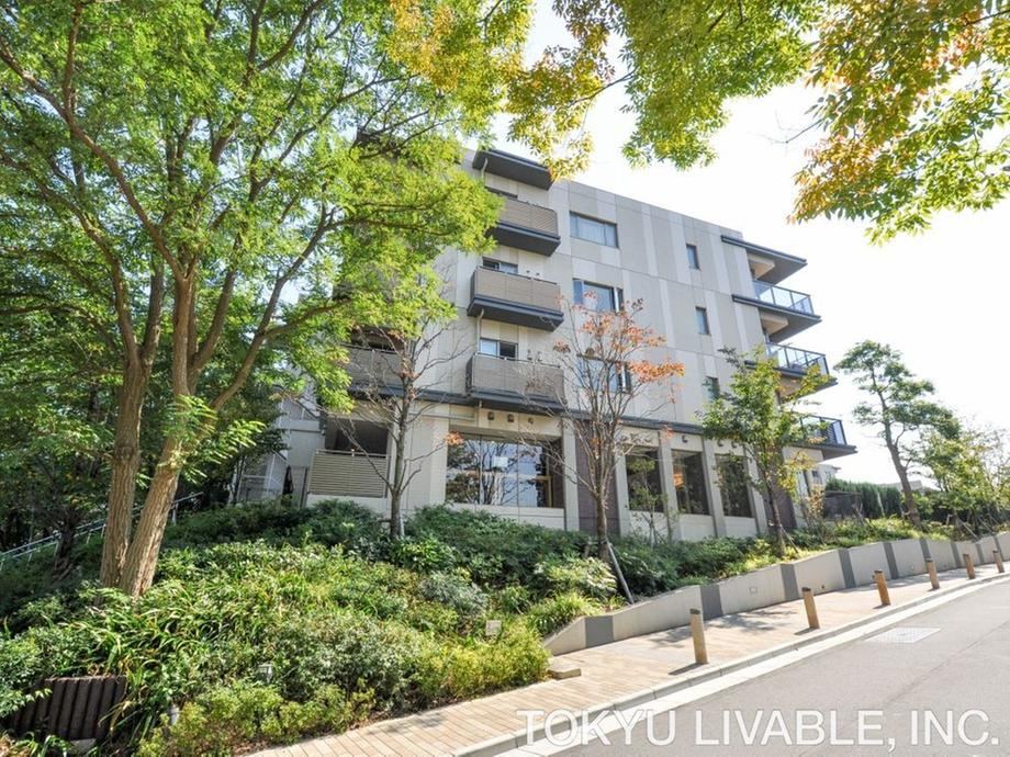 3LDK+S apartment in Isogo Ward, Yokohama, Kanagawa - Photo 1