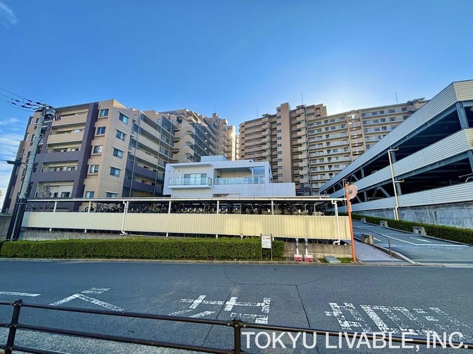 3LDK+S apartment in Suita, Osaka - Photo 1
