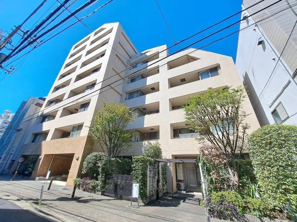 2LDK apartment in Meguro Ward, Tokyo - Photo 1