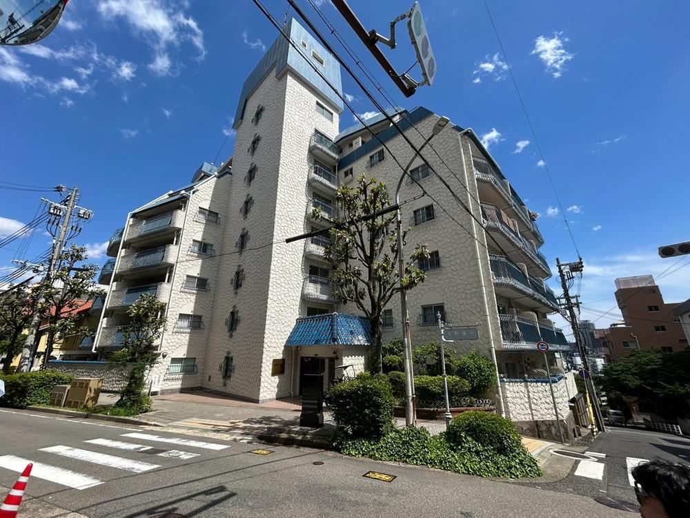 2LDK apartment in Chuo Ward, Kobe, Hyogo - Photo 1