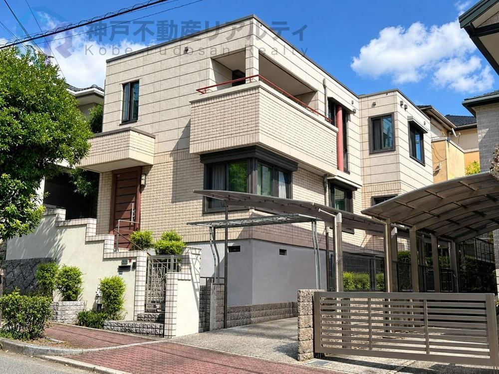 4LDK+S house in Tarumi Ward, Kobe, Hyogo - Photo 1