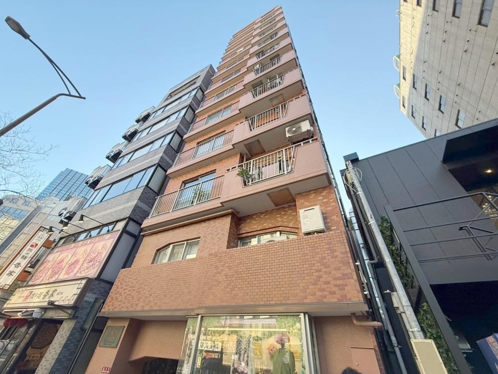 1LDK apartment in Minato Ward, Tokyo - Photo 1