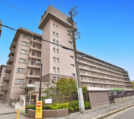 3LDK apartment in Nishiyodogawa Ward, Osaka - Photo 1