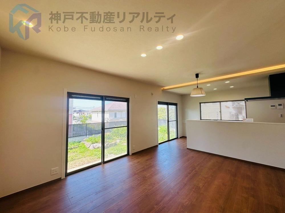 5LDK house in Suma Ward, Kobe, Hyogo - Photo 1