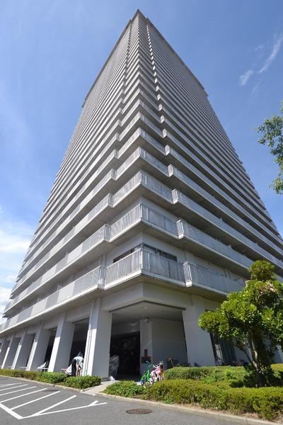 2LDK+S apartment in Kita Ward, Okayama - Photo 1