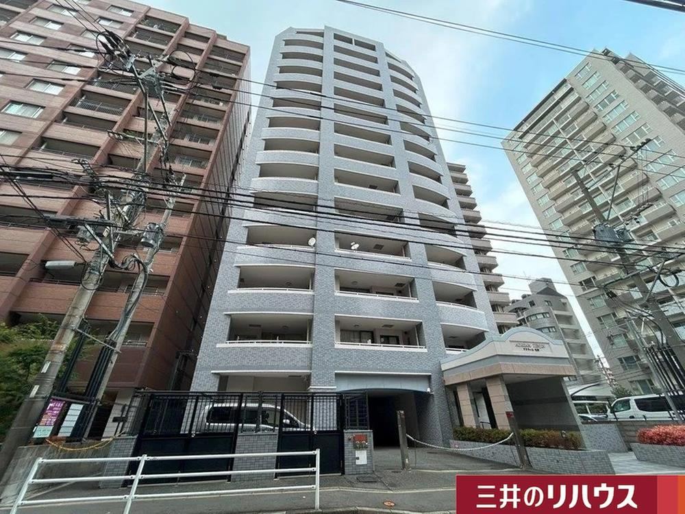 2LDK+S apartment in Chuo Ward, Fukuoka - Photo 1