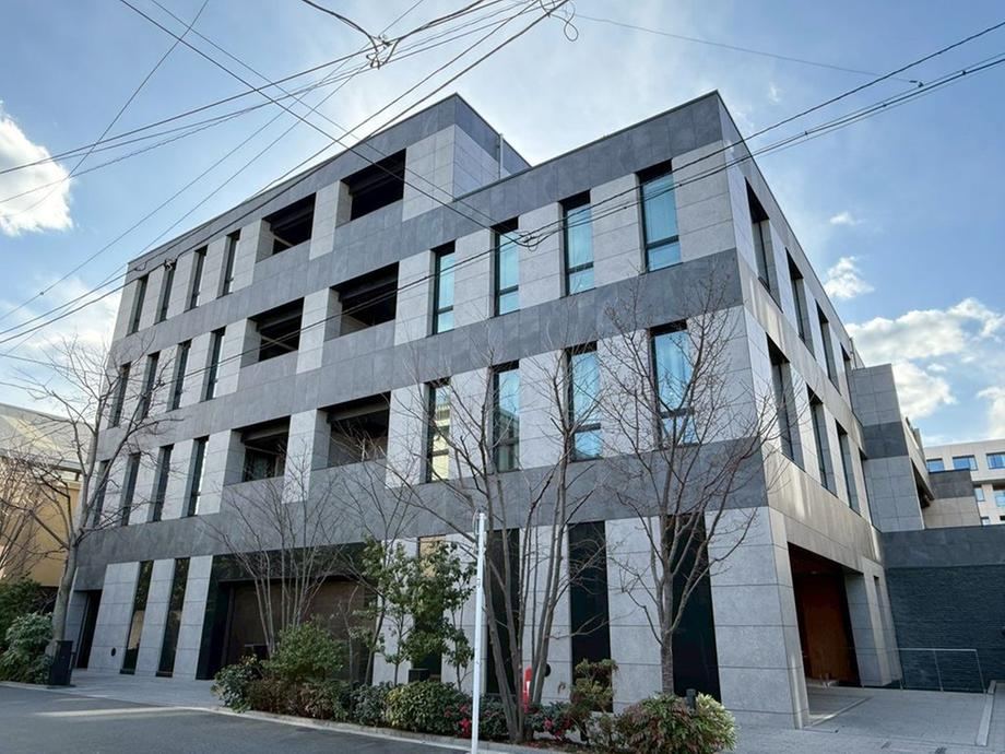 3LDK apartment in Minato Ward, Tokyo - Photo 1