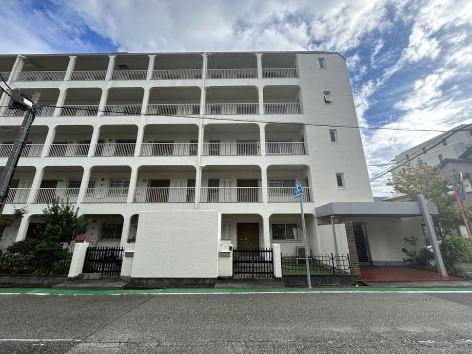 3LDK apartment in Nishinomiya, Hyogo - Photo 1