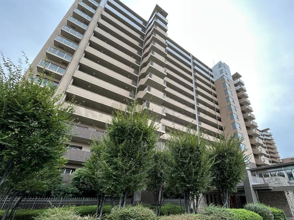 3LDK apartment in Tsurumi Ward, Osaka - Photo 1