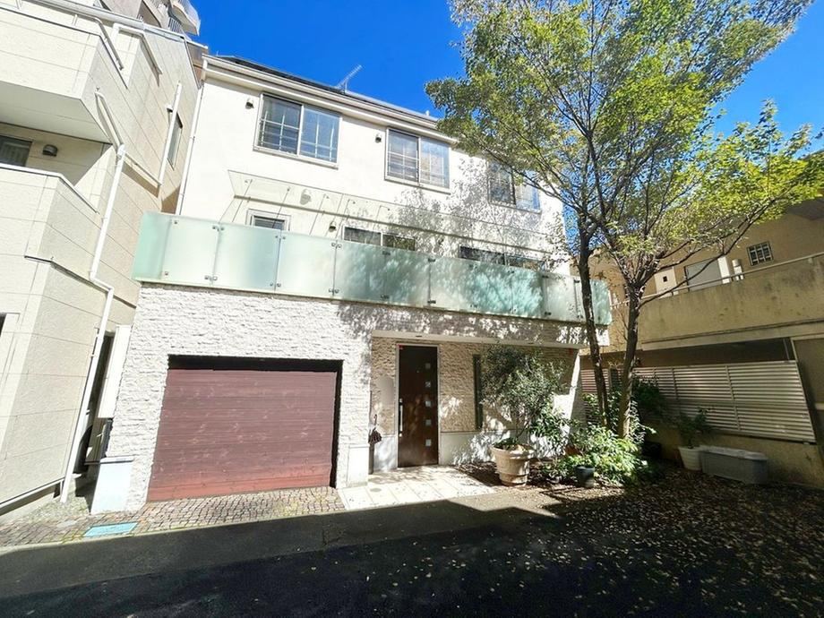 2LDK house in Shinjuku Ward, Tokyo - Photo 1