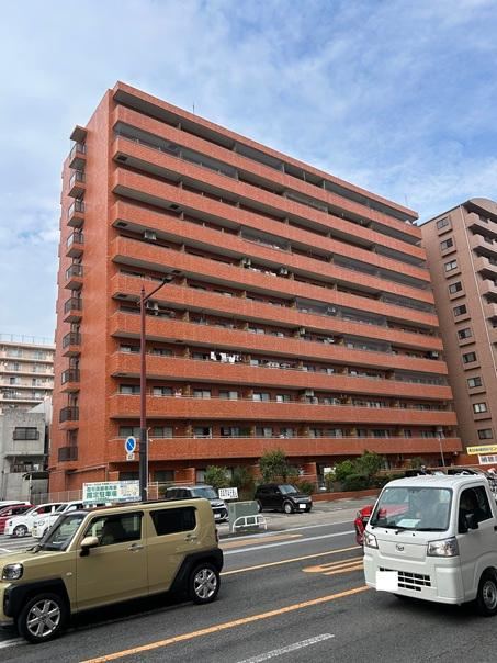 2LDK+S apartment in Matsuyama, Ehime - Photo 1