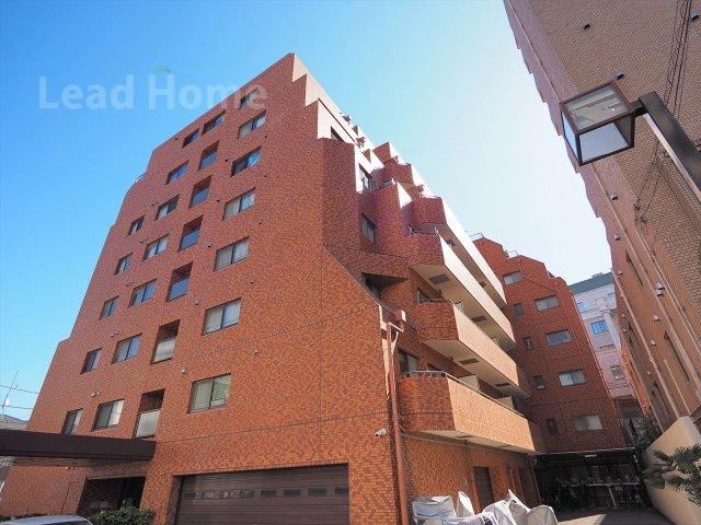 3LDK apartment in Minato Ward, Tokyo - Photo 1