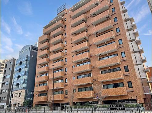 3LDK apartment in Minato Ward, Tokyo - Photo 1