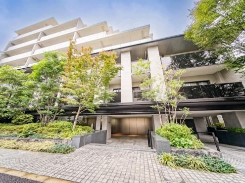 3LDK apartment in Shinagawa Ward, Tokyo - Photo 1
